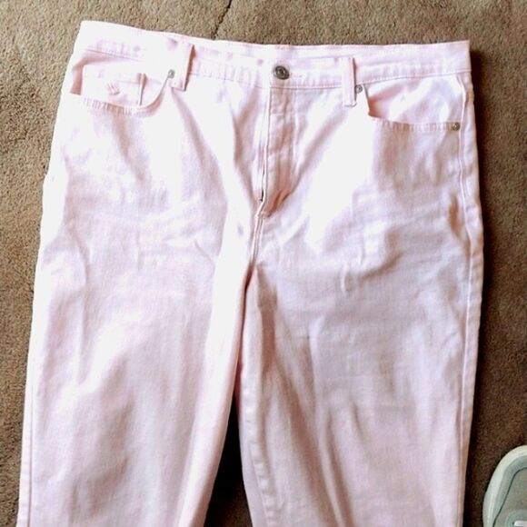 Gloria Vanderbilt All-Around Slimming Effect Cropped Jeans - Picture 2 of 11